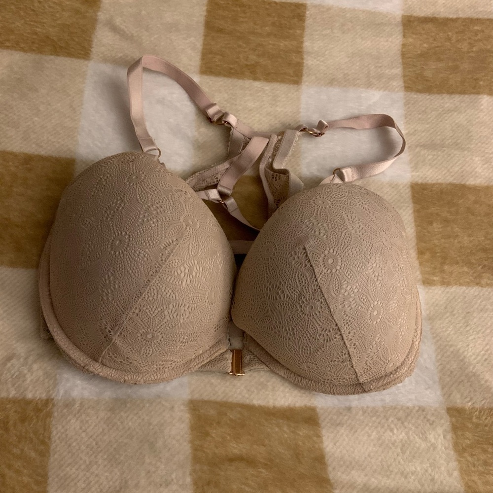 Victoria's Secret Lace Bra in Beige